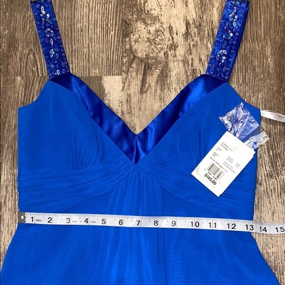 Dresses - Picture 3 of 9